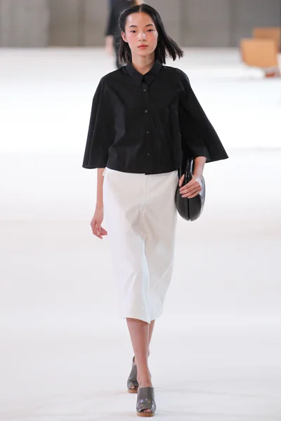 Look 10